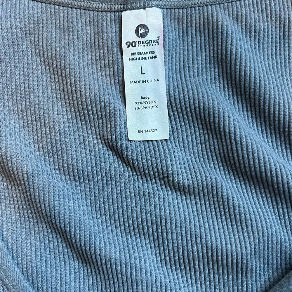Gray Ribbed Crop Top - Picture 3 of 3